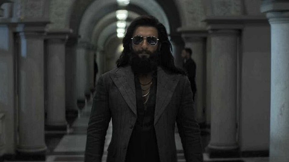 'धुरंधर' स्टार रणवीर सिंह को मिली जान मारने की धमकी, करोड़ों रुपए की मांग, पुलिस ने बढ़ाई सुरक्षा