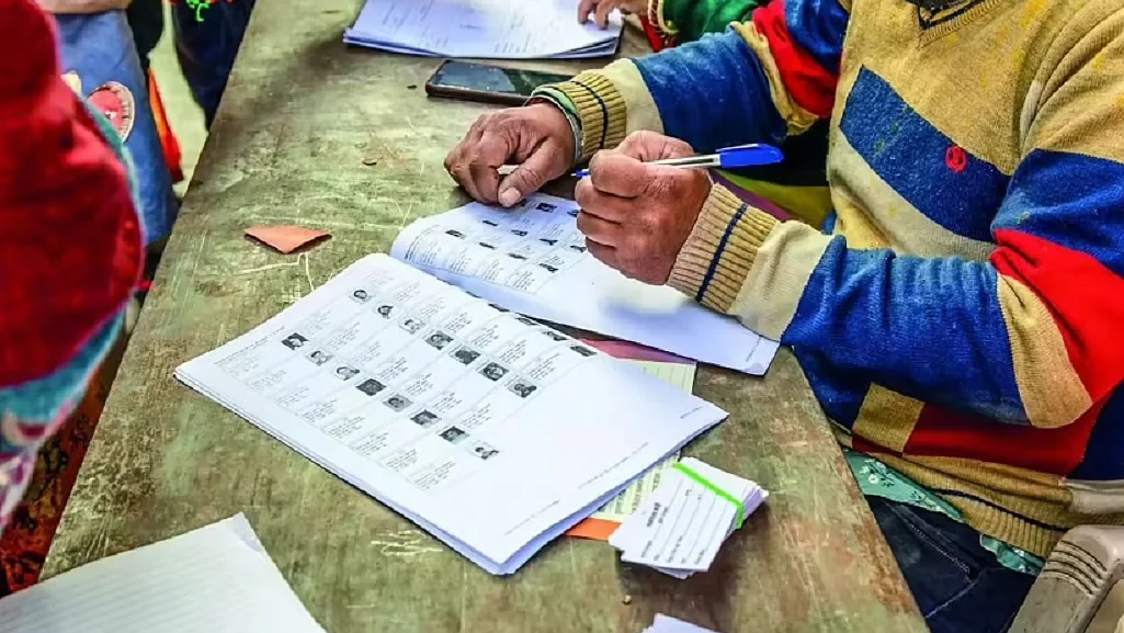 असम में अंतिम मतदाता सूची जारी, मसौदा सूची में शामिल 2.43 लाख से अधिक नाम हटाए गए