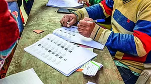 असम में अंतिम मतदाता सूची जारी, मसौदा सूची में शामिल 2.43 लाख से अधिक नाम हटाए गए
