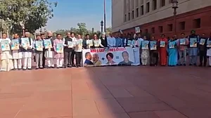 'मोदी-पुरी शर्म करो...' संसद में फिर गूंजा Epstein फाइल का मुद्दा, विपक्ष ने की हरदीप पुरी के इस्तीफे की मांग