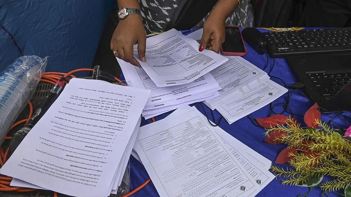 वोट के हक पर दिनदहाड़े डाका, थोक में फॉर्म 7 के जरिए मुसलमानों के नाम काटने का खुलासा