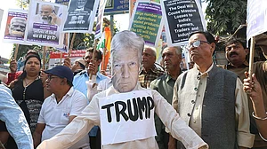 अमेरिका के साथ किए गए व्यापार समझौते का संसद के अंदर और बाहर तीखा विरोध हो रहा है (फोटो - Getty Images)