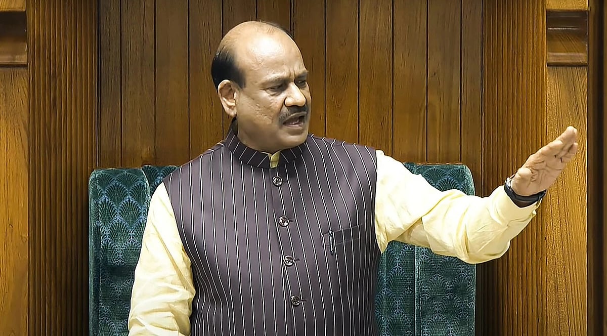 'स्पीकर सर, आप अपने पद का मान रखिए'