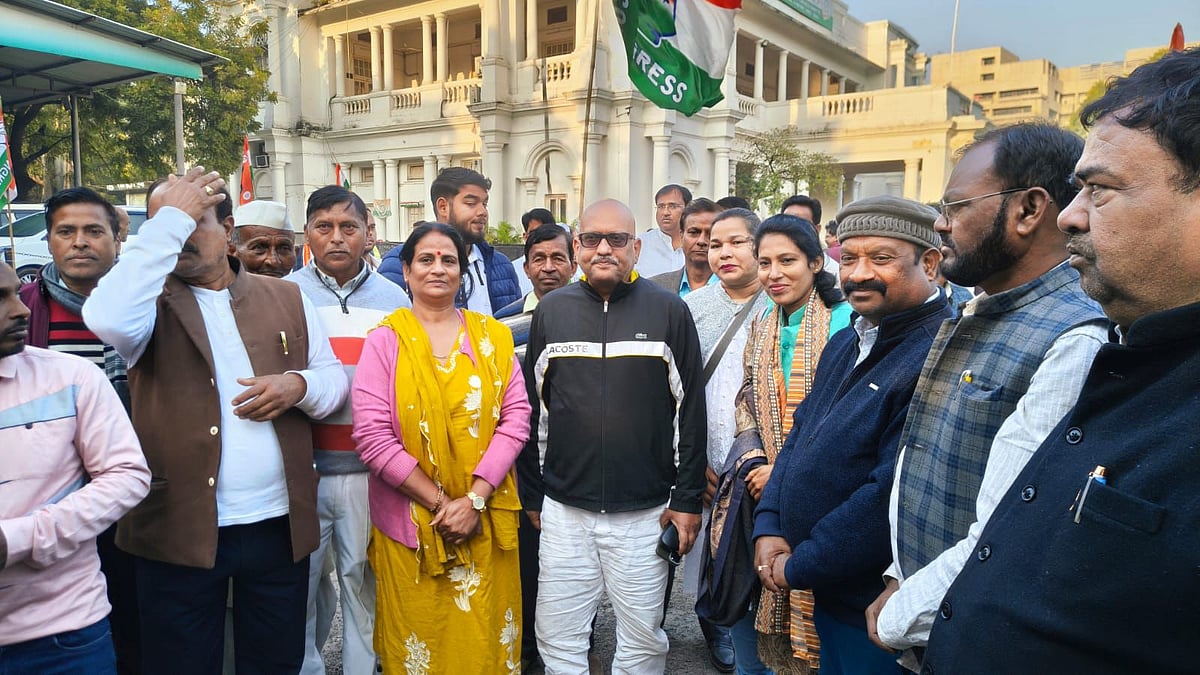 यूपी विधानभवन का घेराव करने जा रहे कांग्रेस नेताओं को पुलिस ने रोका, पार्टी का आरोप- मनरेगा खत्म करने की साजिश रच रही BJP