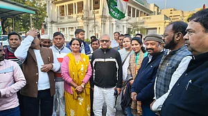 यूपी विधानभवन का घेराव करने जा रहे कांग्रेस नेताओं को पुलिस ने रोका, पार्टी का आरोप- मनरेगा खत्म करने की साजिश रच रही BJP