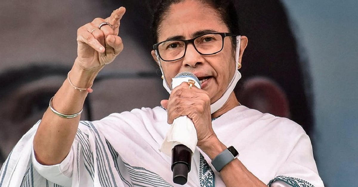ममता बनर्जी ने SIR के बाद निर्वाचन आयोग पर साधा निशाना, बीजेपी की मदद के लिए साजिश का आरोप लगाया