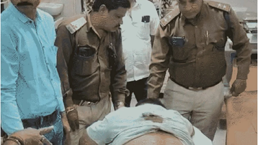 MP: रायसेन में वन विभाग के पूर्व कर्मचारी ने डिप्टी रेंजर सहित दो को मारी गोली, खुद को लगाई फांसी