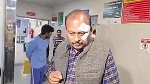 उत्तराखंडः बीजेपी विधायक ने समर्थकों के साथ प्रारंभिक शिक्षा निदेशक पर बोला हमला, गंभीर रूप से घायल किया