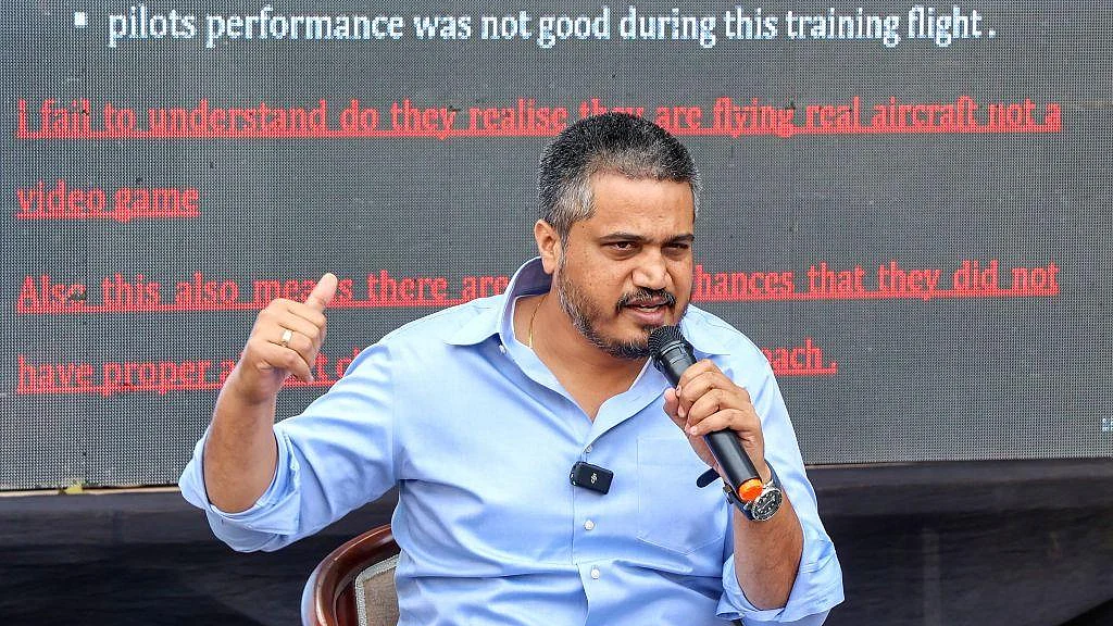 अजित पवार प्लेन क्रैशः रोहित पवार ने मांगा उड्डयन मंत्री का इस्तीफा, कहा- VSR कंपनी के साथ संबंधों की जांच हो