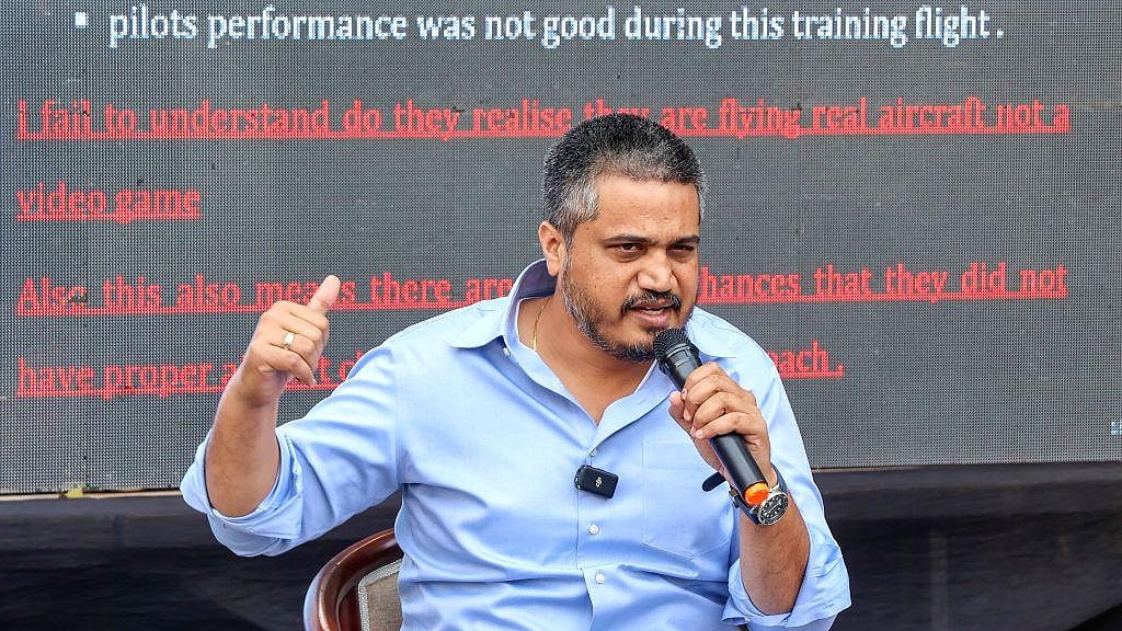 अजित पवार प्लेन क्रैशः रोहित पवार ने मांगा उड्डयन मंत्री का इस्तीफा, कहा- VSR कंपनी के साथ संबंधों की जांच हो