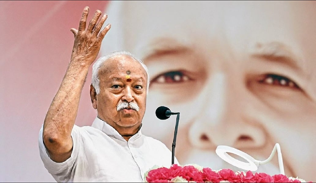 मोहन भागवत का सामूहिक भोज, दलितों को तो कपड़ों से ही पहचान लिया होगा!