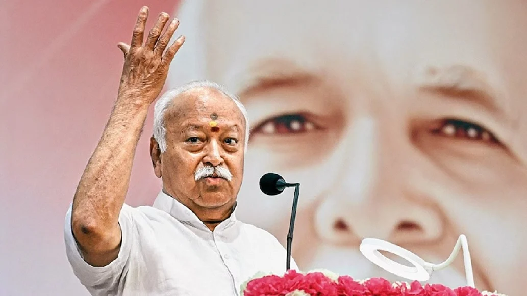 मोहन भागवत का सामूहिक भोज, दलितों को तो कपड़ों से ही पहचान लिया होगा!