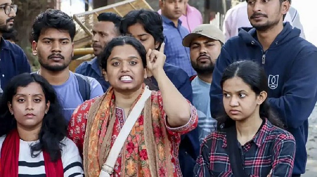 जेएनयू में कुलपति के खिलाफ प्रदर्शन हिंसक हुआ, दो छात्र संगठनों के बीच झड़प में कई छात्र घायल