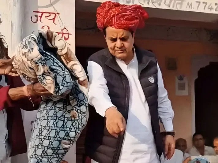 भाईचारा जिंदाबाद: जनता ने कंबल वितरण कार्यक्रम में मुस्लिम महिला का अपमान करने वाले BJP नेता को धो डाला! वीडियो वायरल