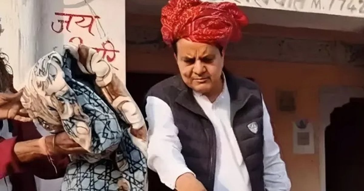 भाईचारा जिंदाबाद: जनता ने कंबल वितरण कार्यक्रम में मुस्लिम महिला का अपमान करने वाले BJP नेता को धो डाला! वीडियो वायरल