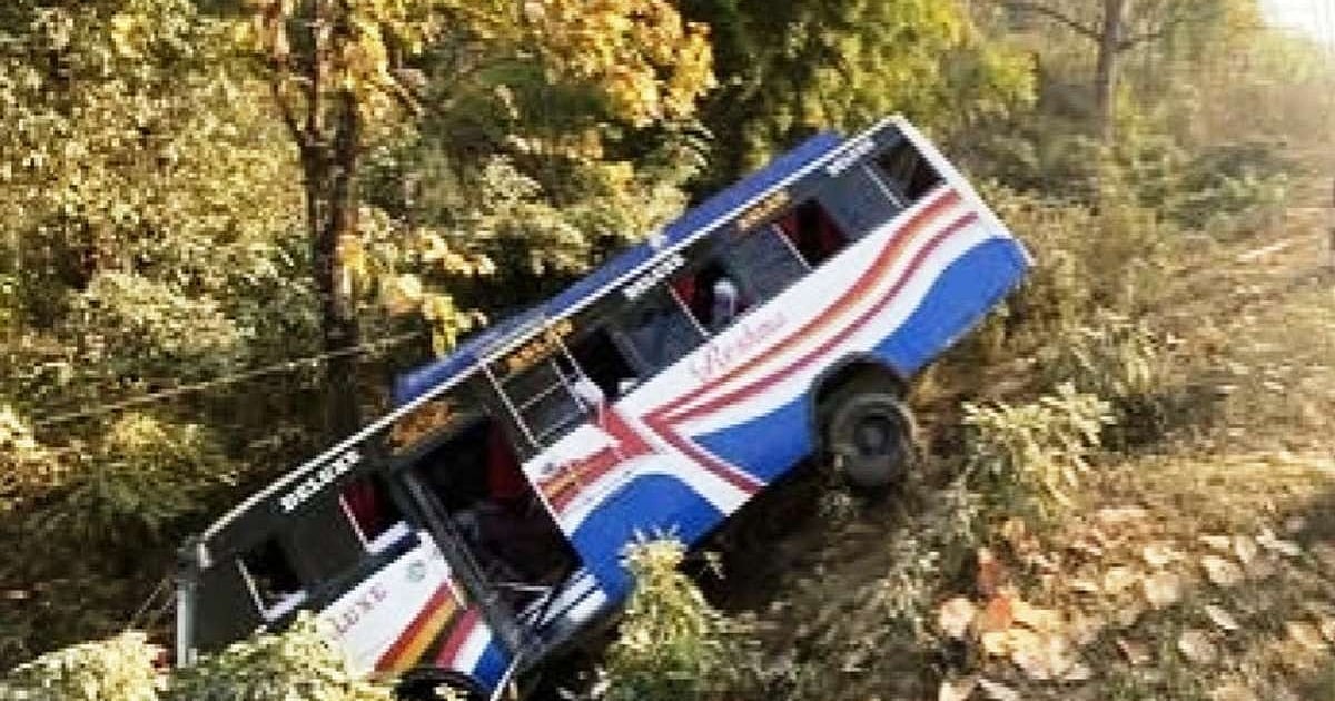 बड़ी खबर LIVE: नेपाल में बड़ा हादसा, यात्रियों से भरी बस नदी में गिरी, 18 लोगों की हुई मौत