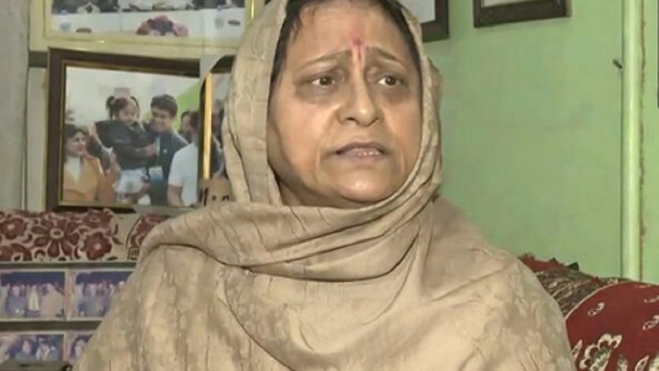 युवा कांग्रेस अध्यक्ष की मां ने प्रदर्शन को बताया लोकतांत्रिक अधिकार, बोलीं- देश तो गलगोटिया के कारण शर्मसार हुआ