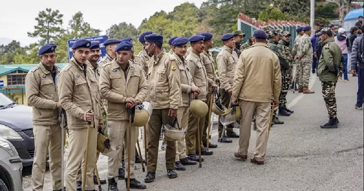 यूथ कांग्रेस नेताओं को पकड़ने गई दिल्ली पुलिस को हिमाचल पुलिस ने रोका, कोर्ट में पेशी के बाद ले जाने की दी इजाजत