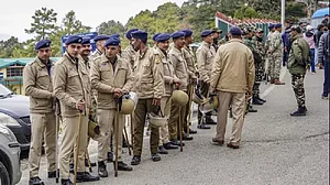 यूथ कांग्रेस नेताओं को पकड़ने गई दिल्ली पुलिस को हिमाचल पुलिस ने रोका, कोर्ट में पेशी के बाद ले जाने की दी इजाजत