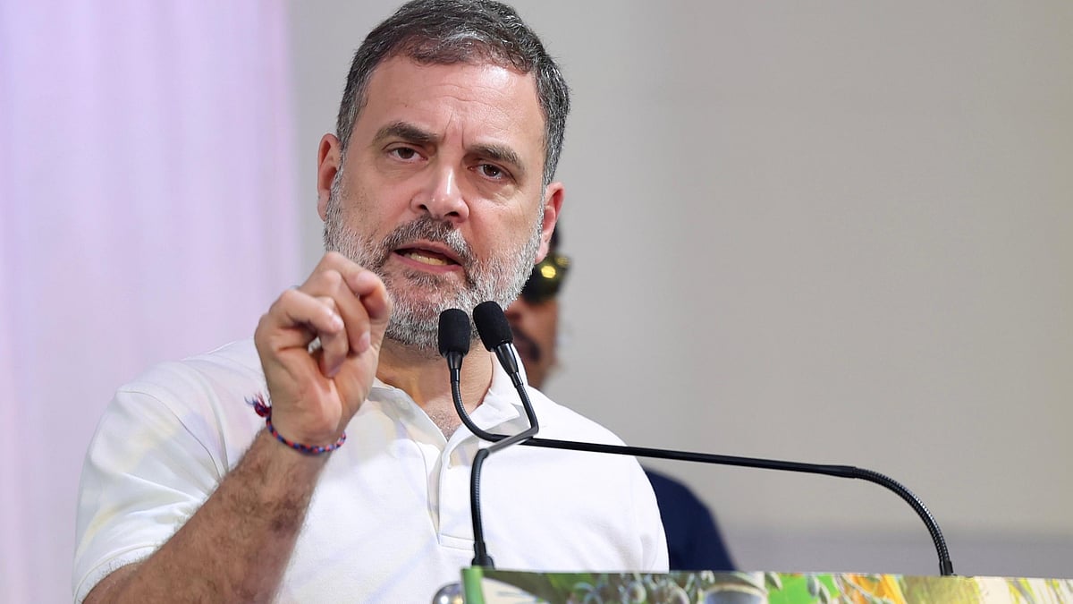  केरल के कन्नूर जिले के पेरावूर में एक किसान सम्मेलन को संबोधित करते राहुल गांधी 