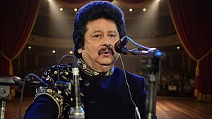 पुण्यतिथिः पंकज उधास ने गाया 'चिट्ठी आई है' और बदल दी गजल की दुनिया