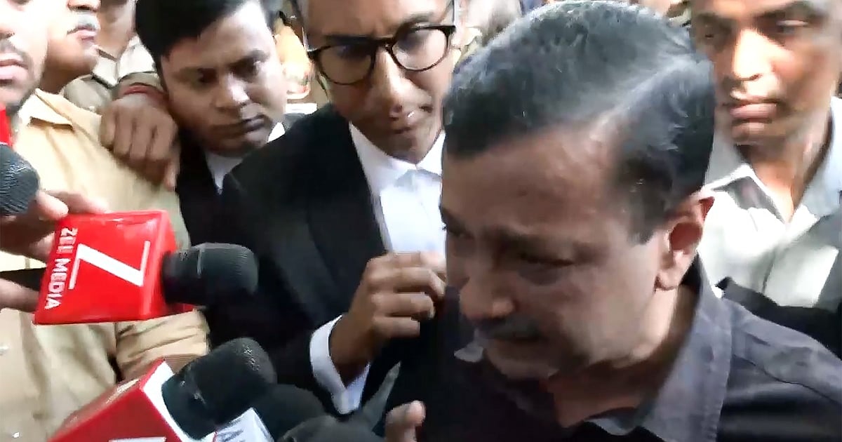 दिल्ली शराब नीति केस: बरी होते ही छलके केजरीवाल के आंसू, बोले- 'मैं कट्टर ईमानदार, मोदी-शाह ने रची साजिश'