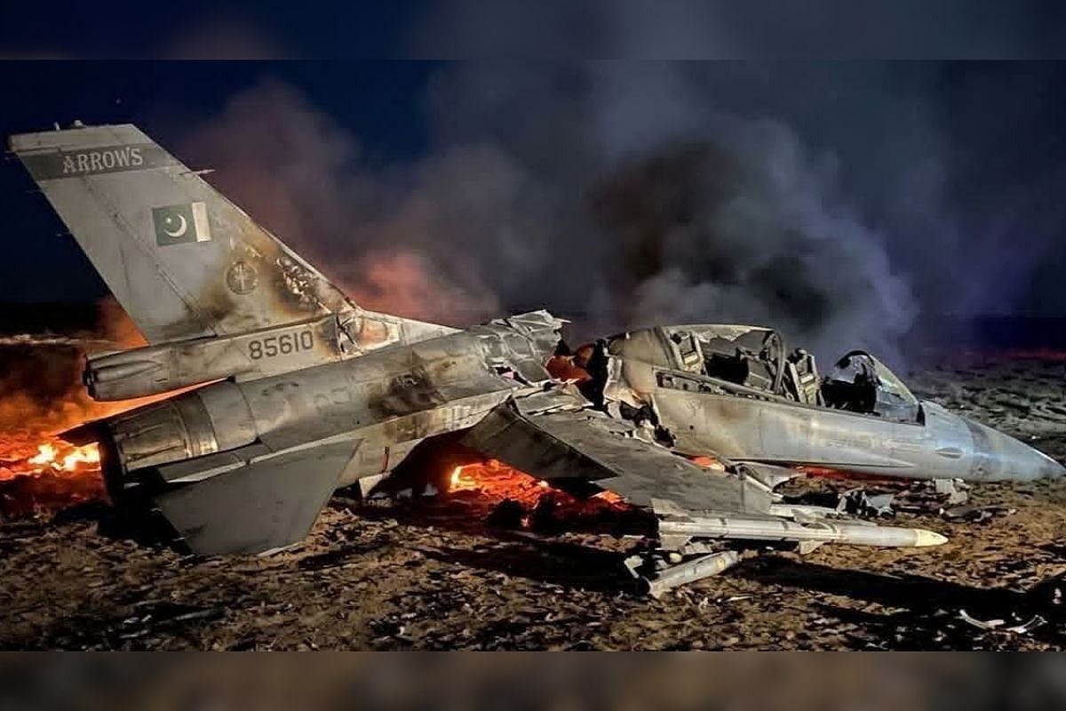 दुनिया की खबरें: पाकिस्तान और अफगानिस्तान के बीच ‘खुली जंग’ जारी और क्या अमेरिका भी ईरान पर करेगा हमला?