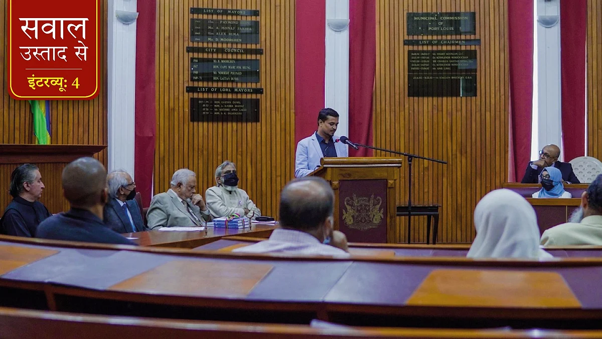 मोहम्मद रुक्नुद्दीन न तो उर्दू को पतनशील मानते हैं, न ही आधुनिक तकनीक से दूर