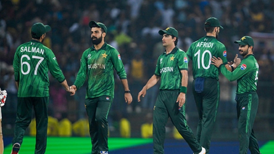 पाक क्रिकेट बोर्ड ने पाकिस्तानी टीम पर लगाया 50 लाख का जुर्माना, वर्ल्ड कप में खराब प्रदर्शन की मिली सजा