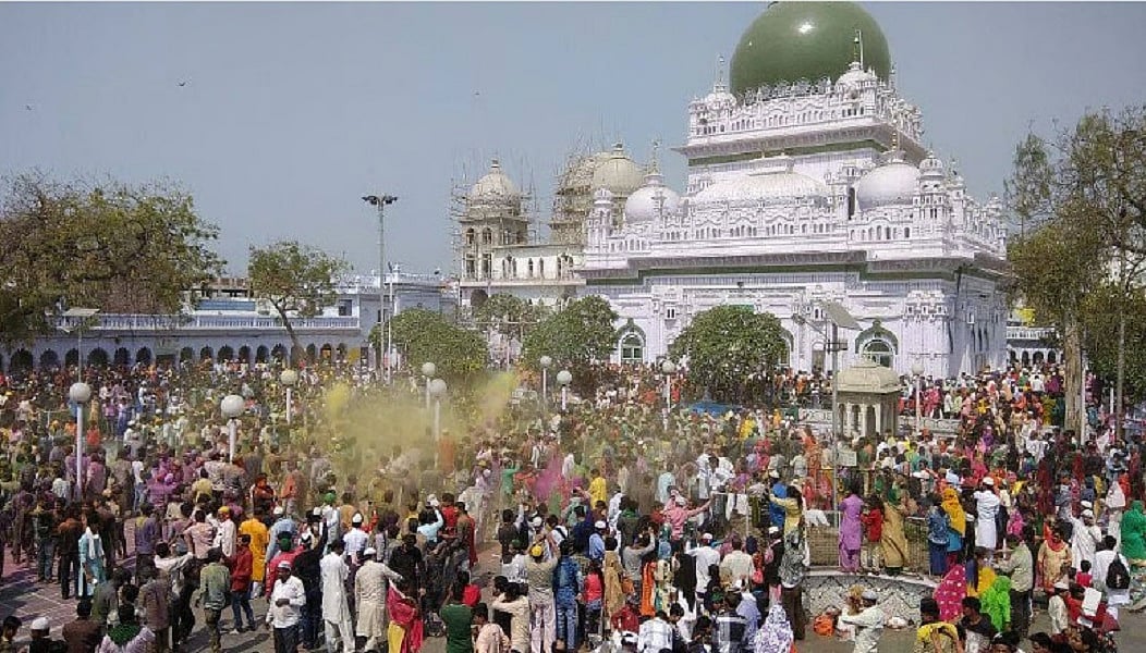 फागुन में रमजान... रमजान में फागुन!