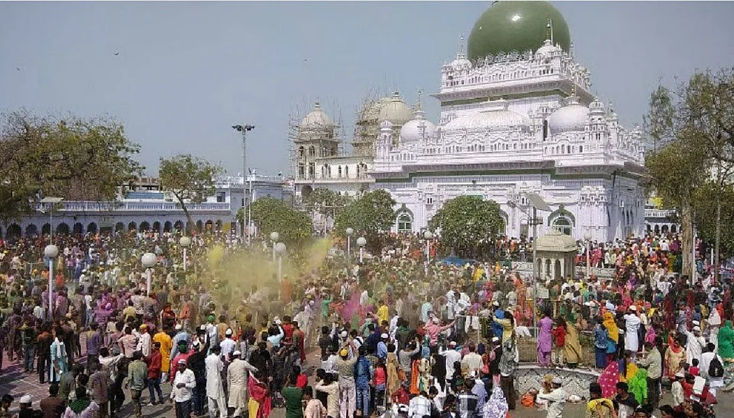 फागुन में रमजान... रमजान में फागुन!