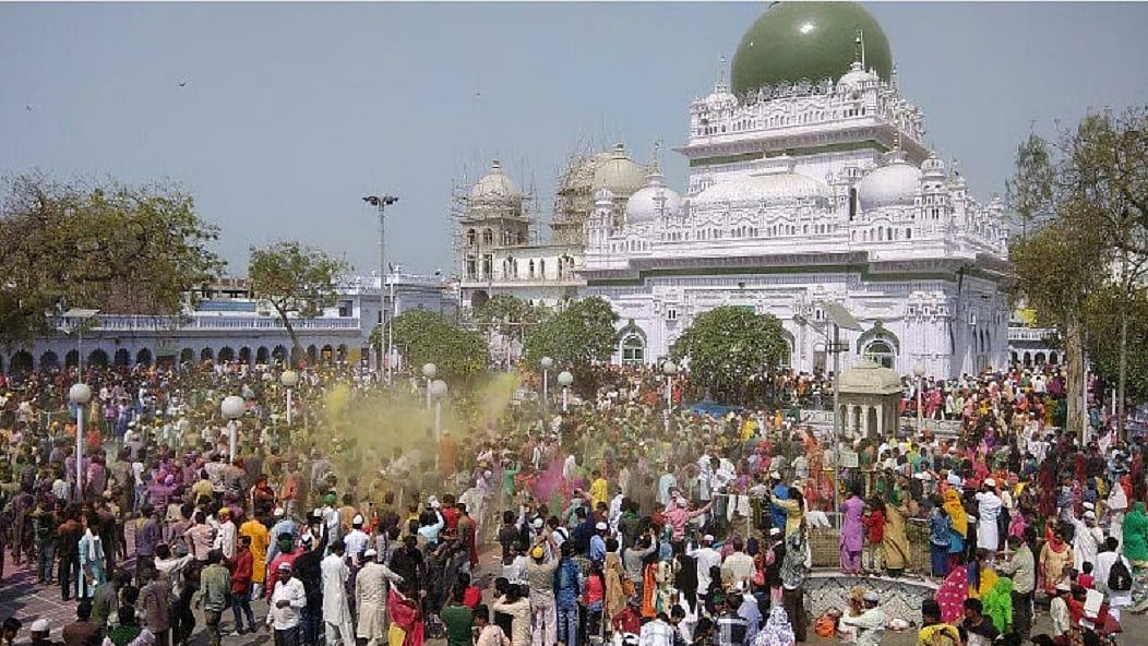 फागुन में रमजान... रमजान में फागुन!