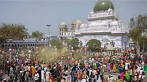 फागुन में रमजान... रमजान में फागुन!