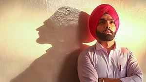 ईरान-इजरायल जंग के बीच यूएई में फंसा एमी विर्क का परिवार, सिंगर ने साझा किया डर, जताई चिंता