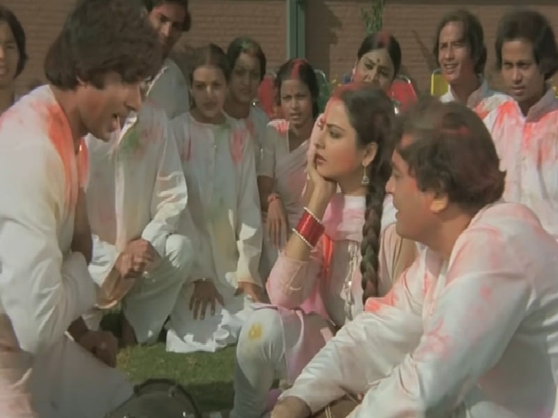 सिनेजीवन: दुबई में मिसाइल हमलों के बीच फंसीं ईशा गुप्ता सुरक्षित लौटीं और बलिया पर फिल्म बनाएंगे सिद्धांत चतुर्वेदी