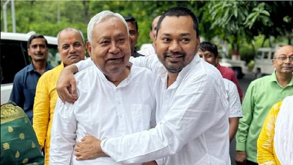 बिहार: नीतीश कुमार के बेटे निशांत की होगी राजनीति में एंट्री, राज्यसभा से कर सकतें हैं पारी की शुरुआत