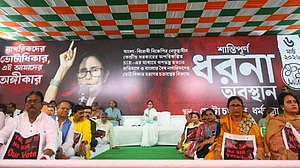 बंगाल एसआईआर: ममता बनर्जी ने बीजेपी और चुनाव आयोग पर साधा निशाना, कहा- जिंदा वोटर्स को मरा हुआ बताया गया