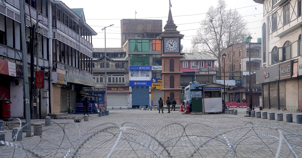 खामेनेई की हत्या के खिलाफ प्रदर्शन: कश्मीर में छठे दिन भी जनजीवन अस्त व्यस्त, बढ़ाई गई पाबंदियां