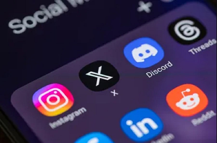 सोशल मीडिया के दौर में पिछड़ते जा रहे हैं हाशिये के लोग, संकीर्ण किया जा रहा है दायरा