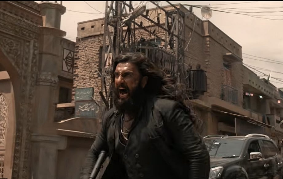 सिनेजीवन: सिंगर बादशाह की गिरफ्तारी के लिए दबिश दे रही पुलिस और बिग बी ने बयां किया रात के सन्नाटे का सुकुन