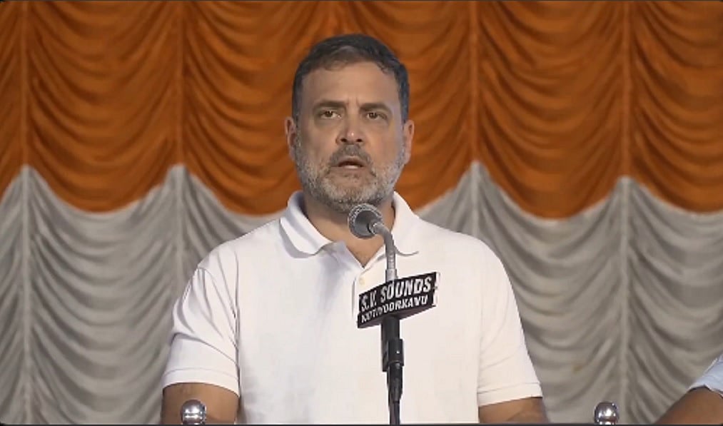 बड़ी खबर LIVE: राहुल गांधी ने केरल में पांच गारंटी योजनाओं की घोषणा की, महिलाओं के लिए मुफ्त बस सेवा का वादा