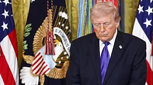 विष्णु नागर का व्यंग्यः खतरे में रहने का नाम ही अमेरिका है!