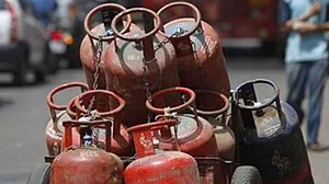 ईरान-इजरायल जंग के कारण भारत में LPG की दिक्कत, पुणे के 18 श्मशानों में गैस से होने वाले अंतिम संस्कार पर रोक