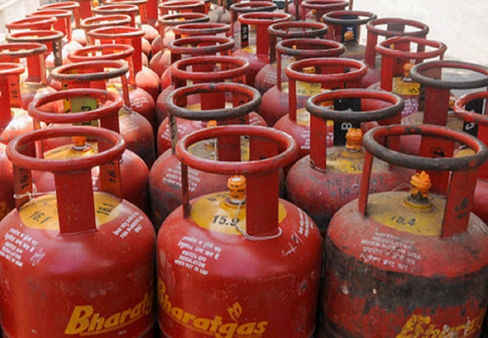 ईरान जंग का असर! केंद्र ने एलपीजी सिलेंडर की बुकिंग अवधि बढ़ाई, जमाखोरी रोकना मकसद बताया