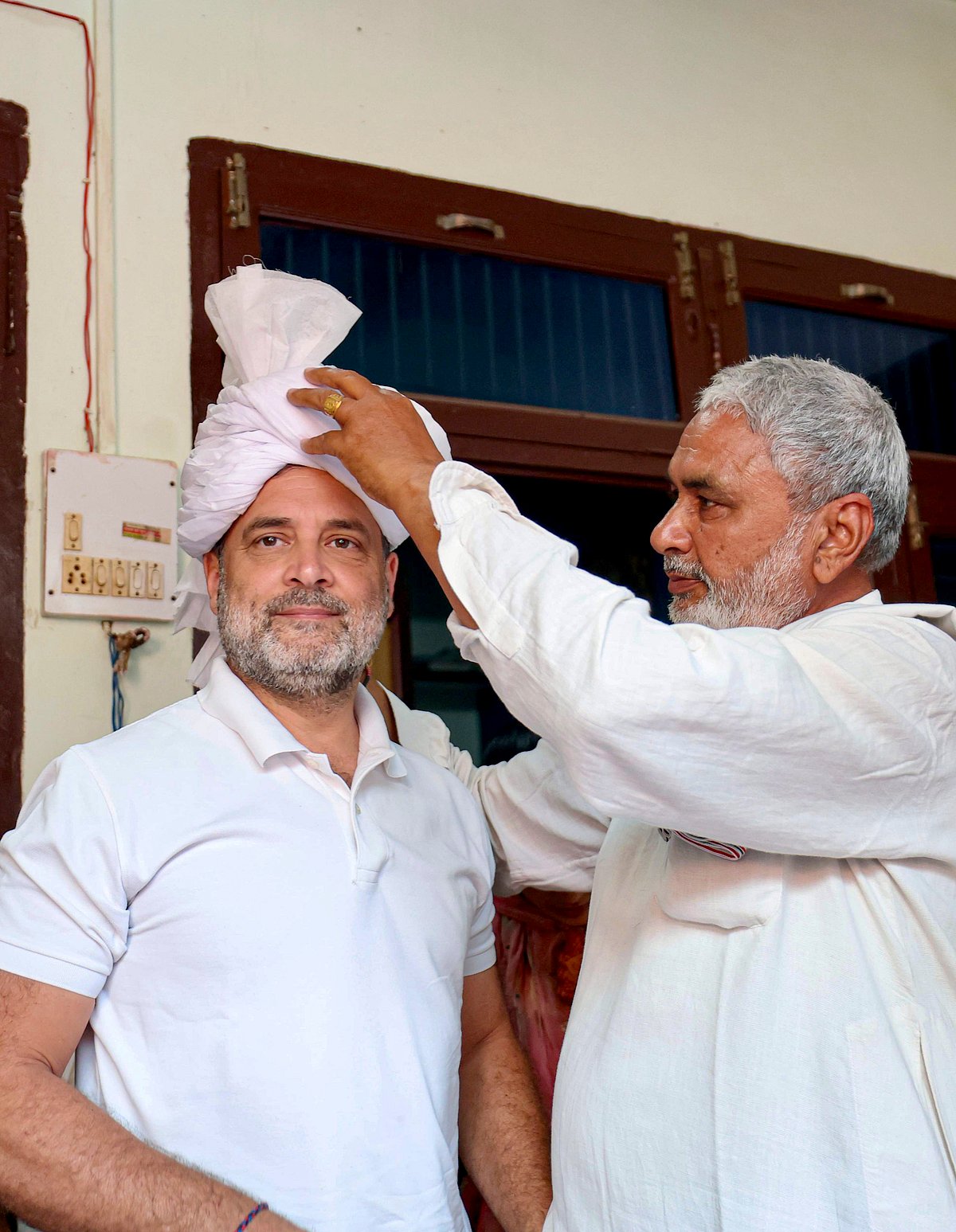 हरियाणा: सोनीपत में किसान की बेटी की शादी में पहुंचे राहुल गांधी, परिवार को दी शुभकामनाएं 