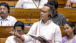 गौरव गोगोई ने मंगलवार को लोकसभा अध्यक्ष ओम बिरला पर पक्षपात का आरोप लगाया