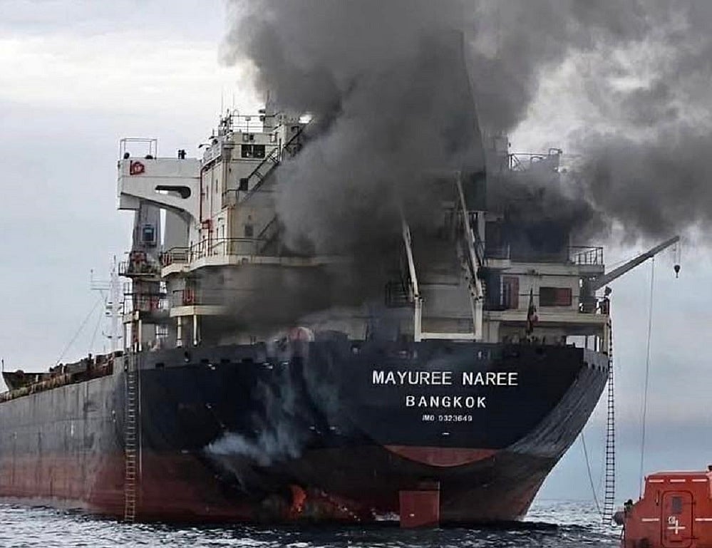 भारत आ रहे थाईलैंड के कार्गो जहाज पर होर्मुज स्ट्रेट में हमला, 23 क्रू सदस्यों को बचाया गया