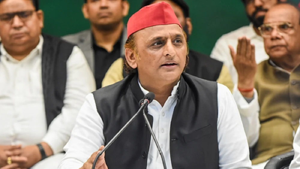 एलपीजी संकट पर अखिलेश यादव का केंद्र पर हमला, कहा- हकीकत छिपा नहीं सकती सरकार