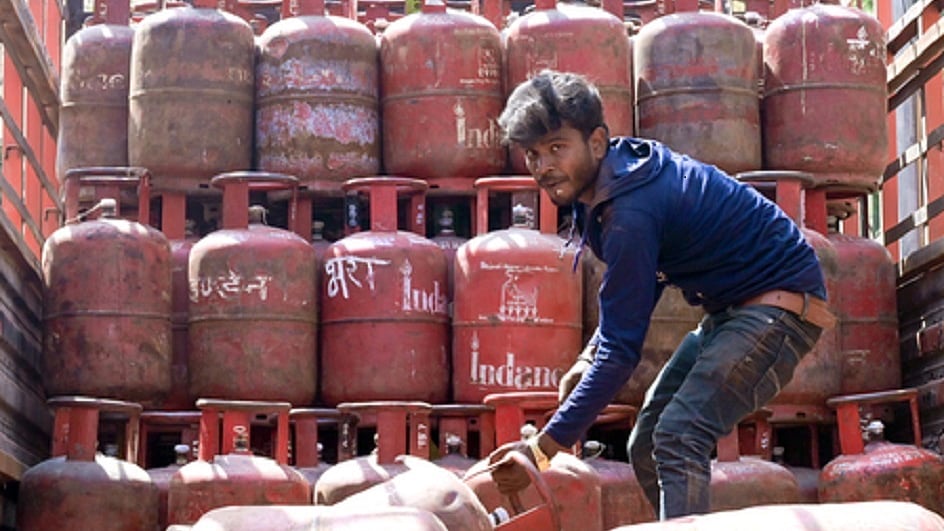 गैस की किल्लत का असर, पीएनजी कनेक्शन वालों को नहीं मिलेगी एलपीजी, सरकार का फैसला