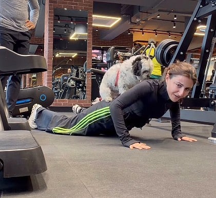 सिनेजीवन: विरोध के बाद यूट्यूब से हटाया गया 'सरके चुनर' गाना और बचपन की यादों में खोए अक्षय कुमार